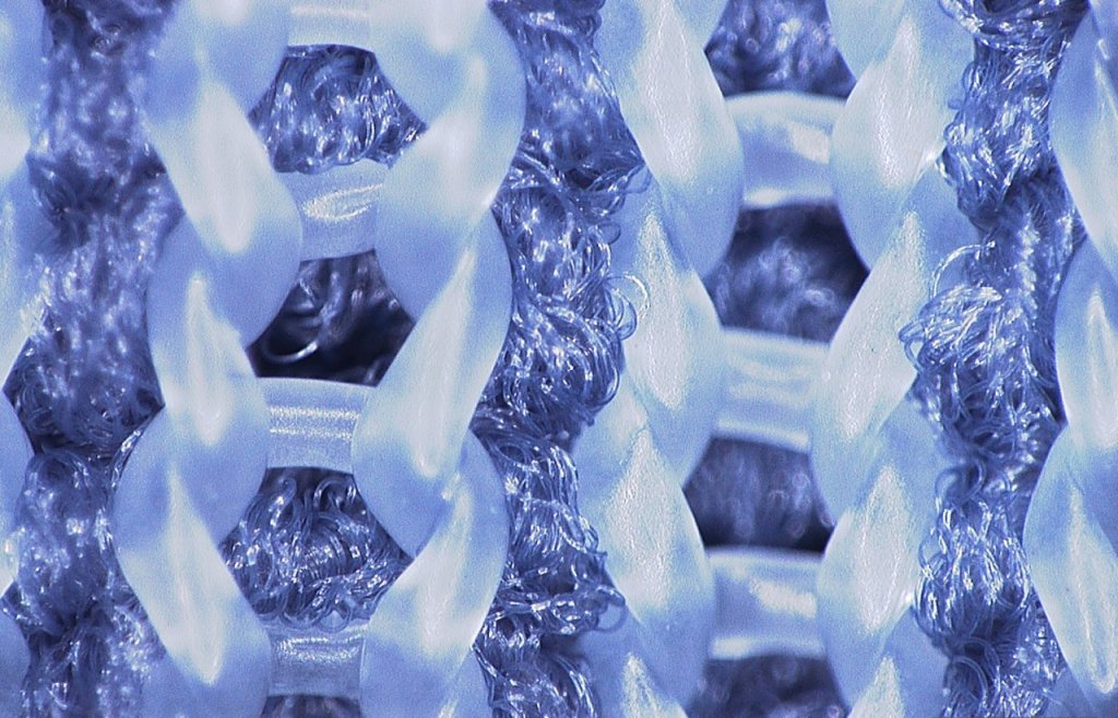Gefüllte Hohlfasern für textile Schutzzonen am Körper | textile network ...