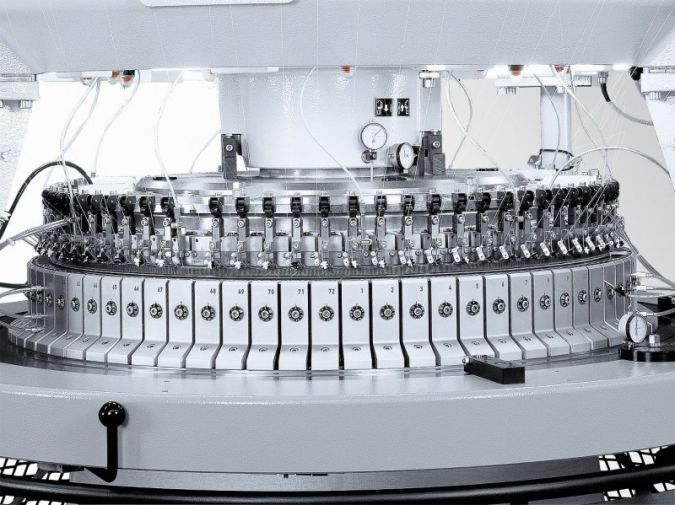 D4 2.2 II is a high performance interlock (HPI) machine - further improved in its ability for handling fibre yarns such as cotton as well as in res...