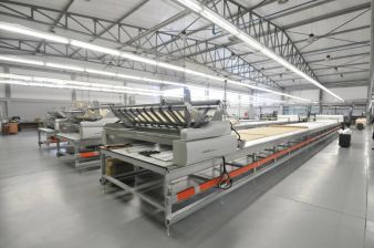 A total of three spreaders ensure tension free laying of all kinds of material for men, women and childrens wear made by N.S.T. Portugal