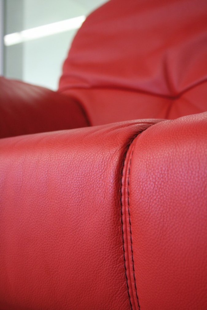 Be it furniture, bags, clothing or cars: only quality (leather) needles can create a perfect seam