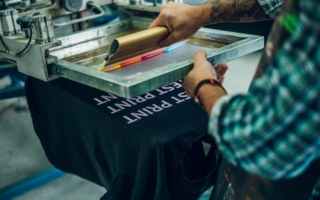 Druckmaschine-Drucken-Shirt.jpg