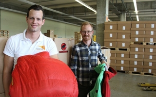 Vor Beginn des Monsuns sendet Mammut zusammen mit World Vision Schweiz Wetterschutzbekleidung und Ausrüstung nach Nepal
Photo: World Vision Schweiz