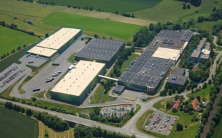 Mit dem Ausbau des Standortes Schwarzenbach  startete der Vliesstoffhersteller 2015 in ein neues Kapitel der Unternehmensgeschichte (Photo: Sandler)