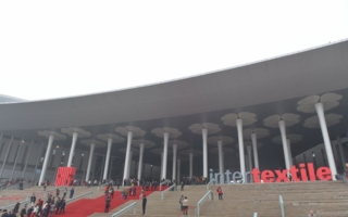 Das National Exhibition and Convention Center Shanghai - Austragungsort der Intertextile Shanghai 
Photo: Anna Blum