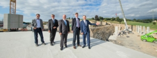 A first-hand look at the building site. (from left to the right) : Horst Graf, VP Pant Operations, Dr. Ulrich Hornfeck, Management Board, Hans-Pete...