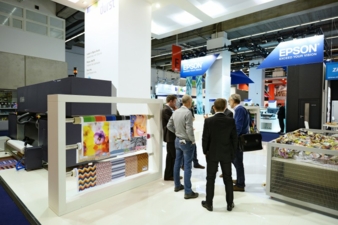 Sehr eindrucksvoll präsentieren sich die Anbieter von Textildruck-Lösungen auf der diesjährigen Heimtextil 2015 in Frankfurt Photos: Heimtextil