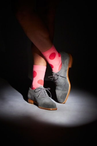 Von Manolo entworfene Sockenkollektion - mit Punkten in Fuchsia
Photos: Falke