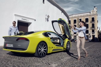 Das Automobil der Zukunft: Die „alte Welt“ der traditionellen Automobilhersteller trifft auf die „neue Welt“ der Software, Algorithmen, Bit...