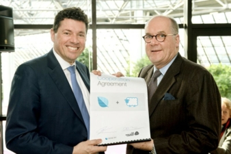 Robert van de Kerkhof, CCO - Lenzing Aktiengesellschaft and Peter Ackroyd, Global Strategic Advisor – The Woolmark Company mit der
Kooperationsv...