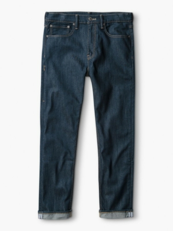 Levis hat für den urbanen Radfahrer eine Kollektion geschaffen und die ökologische Textilausrüstung aufgrund ihrer exzellenten Wasser- und Sch...