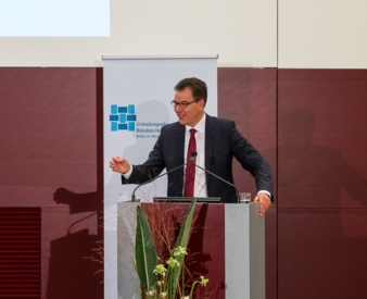 Minister Dr. Gerd Müller wird in München sein Bündnis persönlich vorstellen.
Photo: Bündnis für nachhaltige Textilien