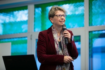 Professorin-Ellen-Bendt-bei.jpg