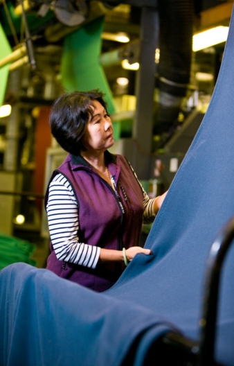 Seit 2010 und dank REPREVE 100 ist es für Polartec möglich, Garn aus 100 Prozent klaren Plastikflaschen zu verarbeiten, das sich in puncto Qualit...