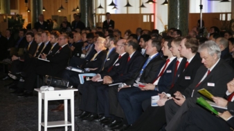 Der Präsentation der VarioFil R+ gingen verschiedene Vorträge voraus, die sich mit den Herausforderungen von Polyester-Recyclingfasern beschäfti...