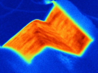 Heat distribution of an electrical conductive, draped nonwoven fabric (spunlace). The average surface temperature is around  100°C